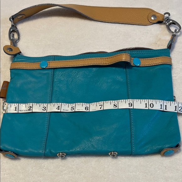 Chic Teal and Tan Shoulder Bag - Picture 6 of 8